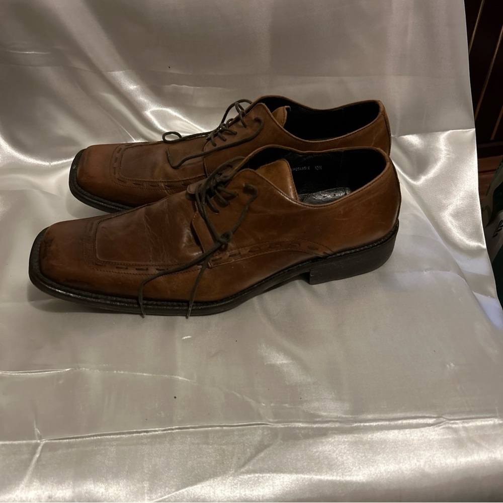 Shoes - Picture 4 of 8